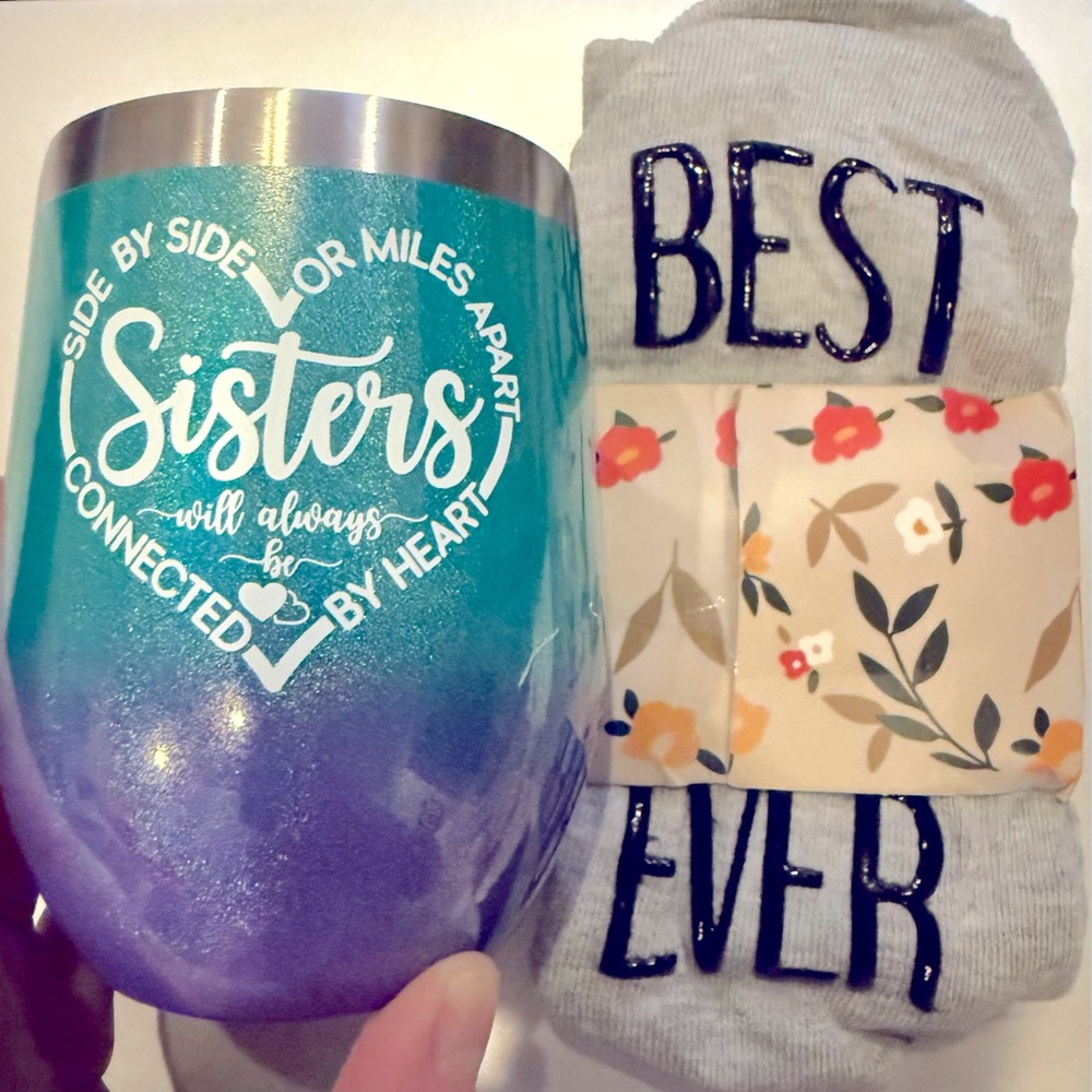 Purple / Teal Sparkly Metal Gift Tumbler with ‘Best Sister Ever’ non-slip Socks